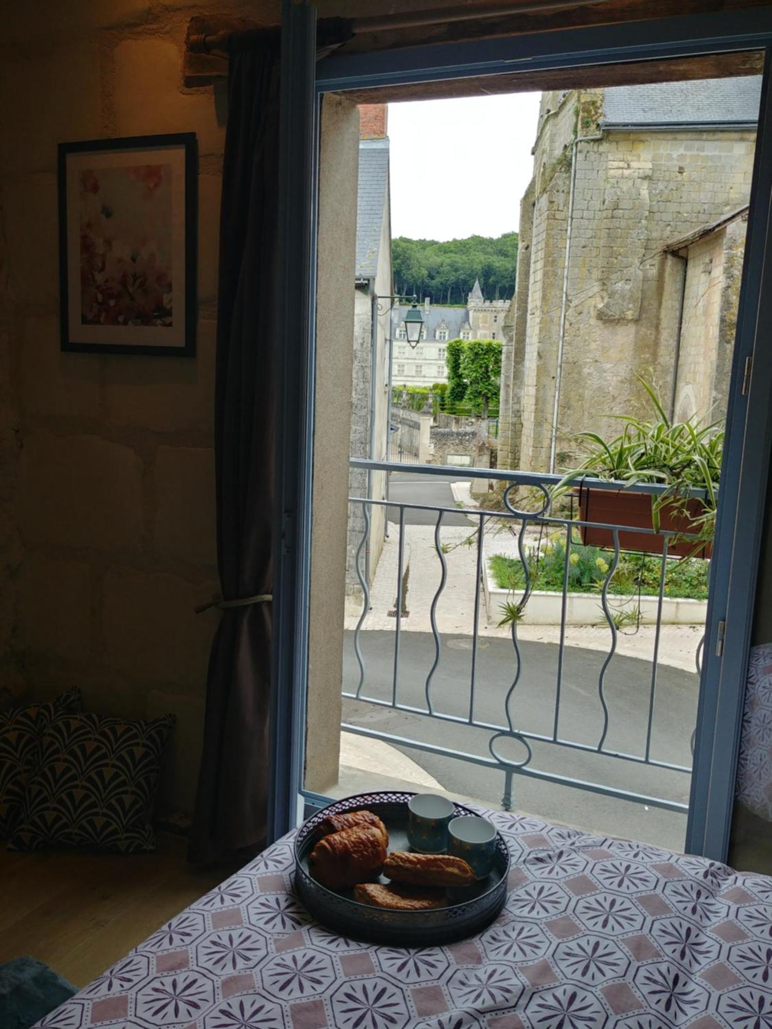 La Bienheureuse Maison, Vue Sur Le Chateau De *